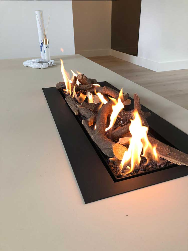 Open vuur gashaard met houtset